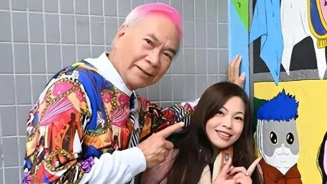 “爷孙恋”再起波澜！小36岁女友被当街暴打，发私密照只为借钱？