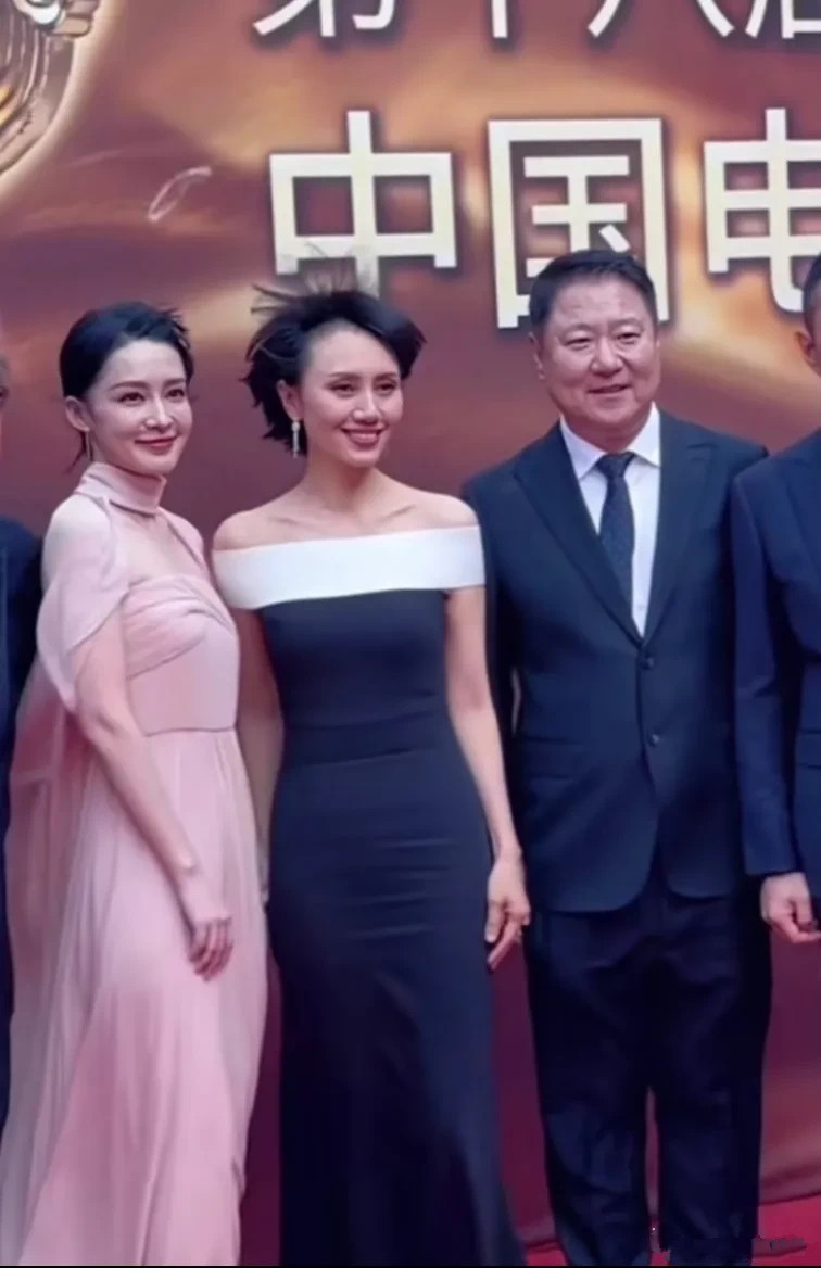 短发 袁泉留短发原因曝光！45岁走下坡路发际线高发量稀疏，但胜在自然