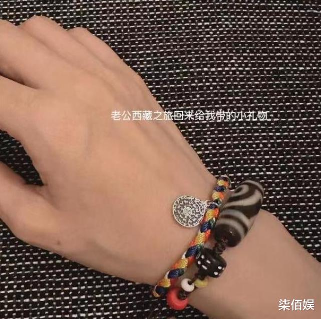 林峰|张馨月一家三口返港,幸福晒老公送的小礼物,林峯被指抠搜引热议