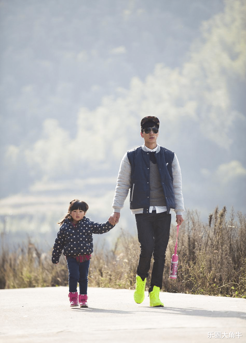 张亮|“好爸爸”张亮: 从红极一时, 到“失业”, 一手好牌是怎么打得烂的?