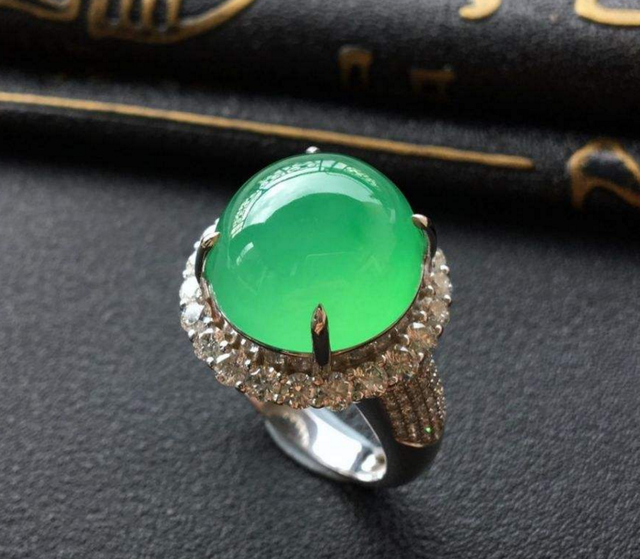 翡翠|行话科普！翡翠行家常说的调水到底是什么意思？