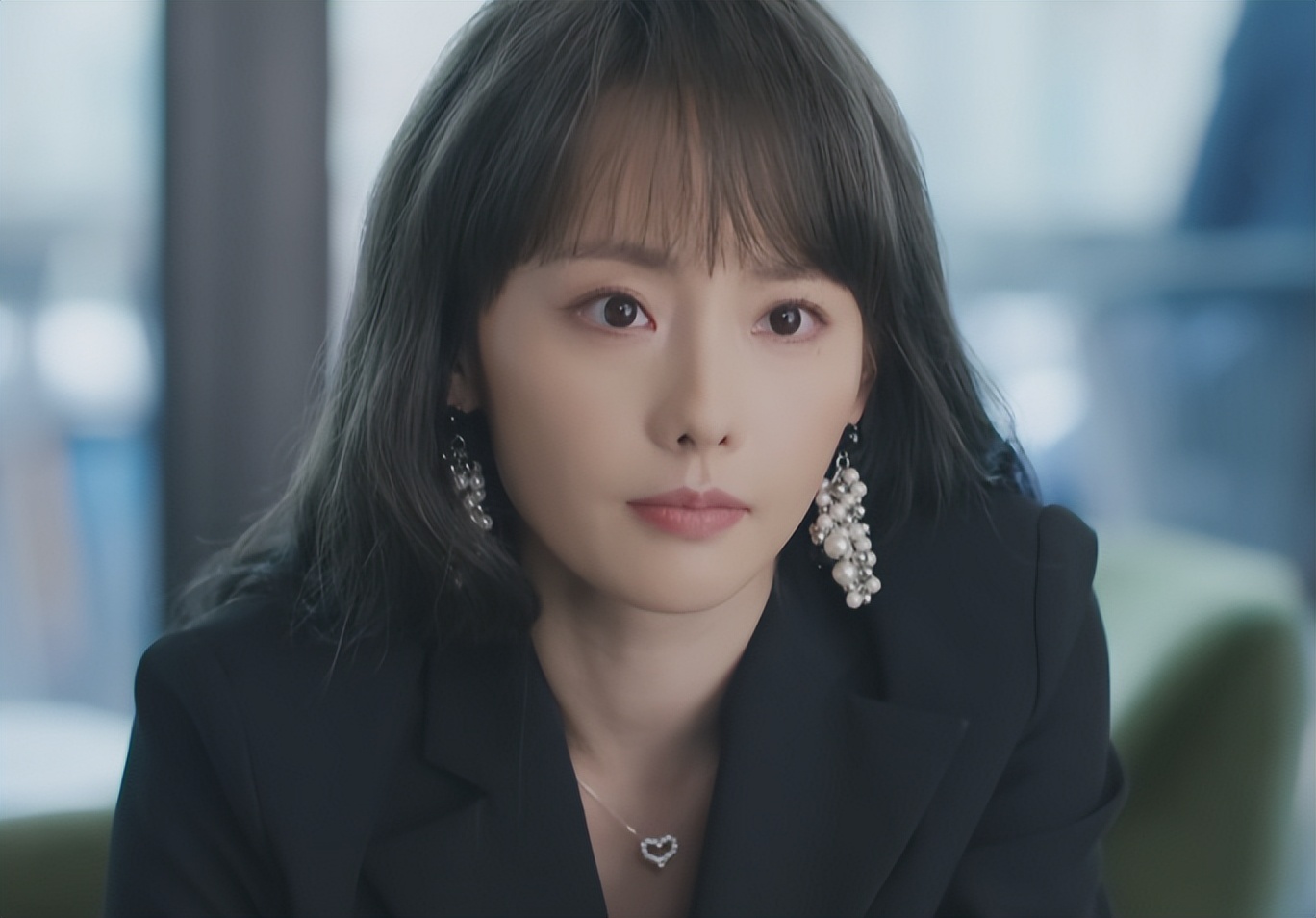 当“整容脸”混进央视职场剧，撞上天然脸演员，简直是降维打击