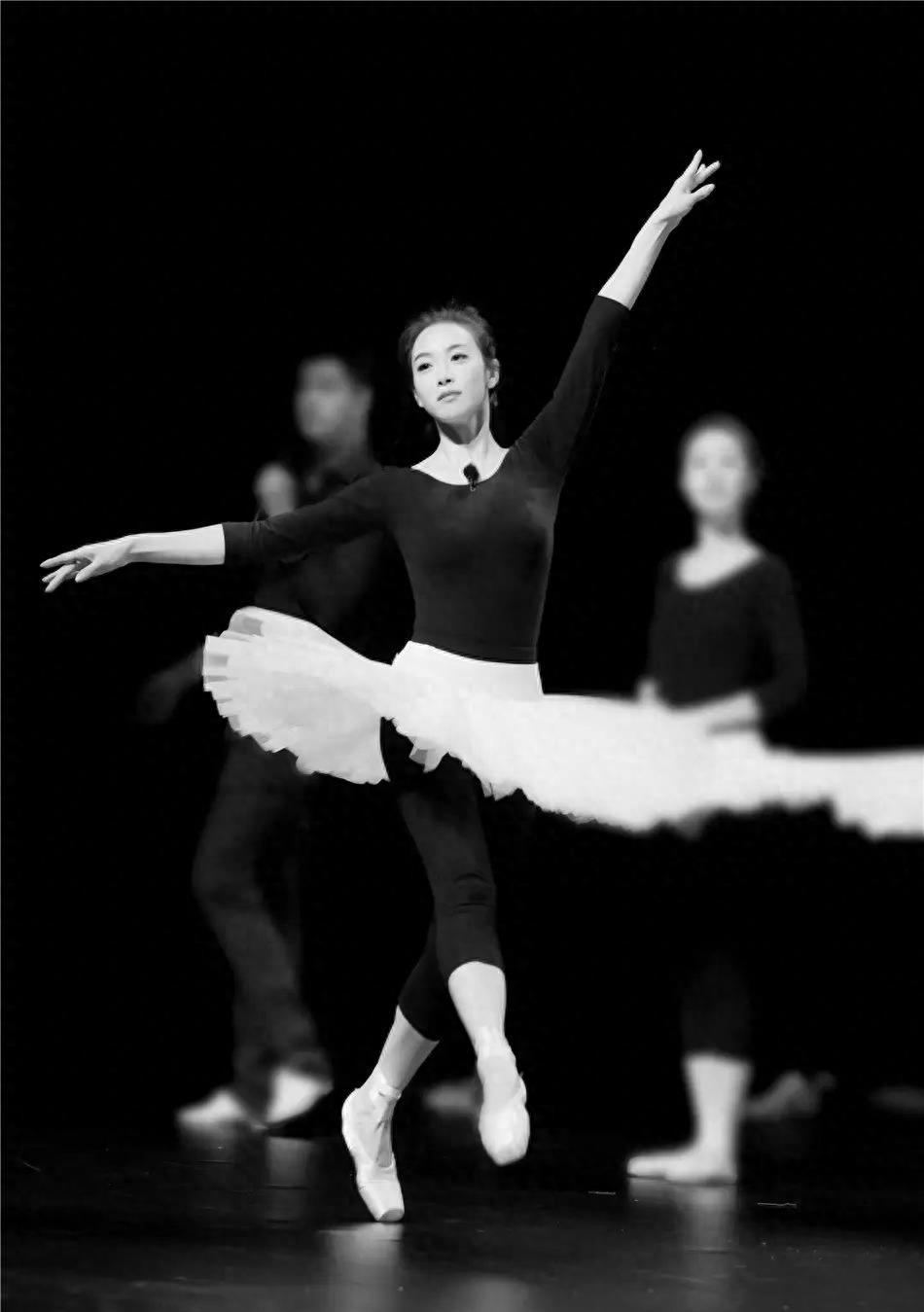 6位北舞出来的女星，个个自废“舞功”，竟跑娱乐圈抢了演员的饭碗