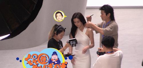 文咏珊被曝在机场吼路人很没礼貌穿白色鱼尾裙拍广告气场十足