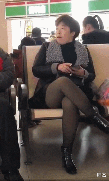 撞脸|毫无血缘,却像精准复刻,艺人在民间的“亲兄妹”能有多像?