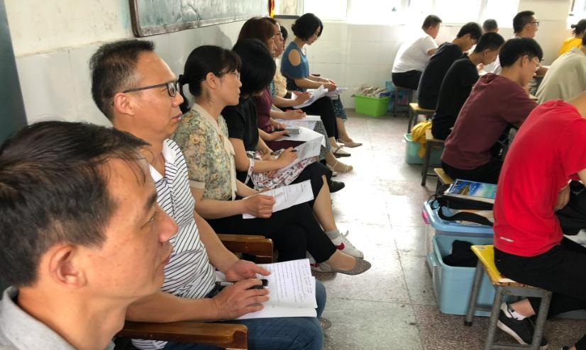 教师|立竿见影!教师“退出机制”刚刚落地,教师招聘就“遇冷”了?