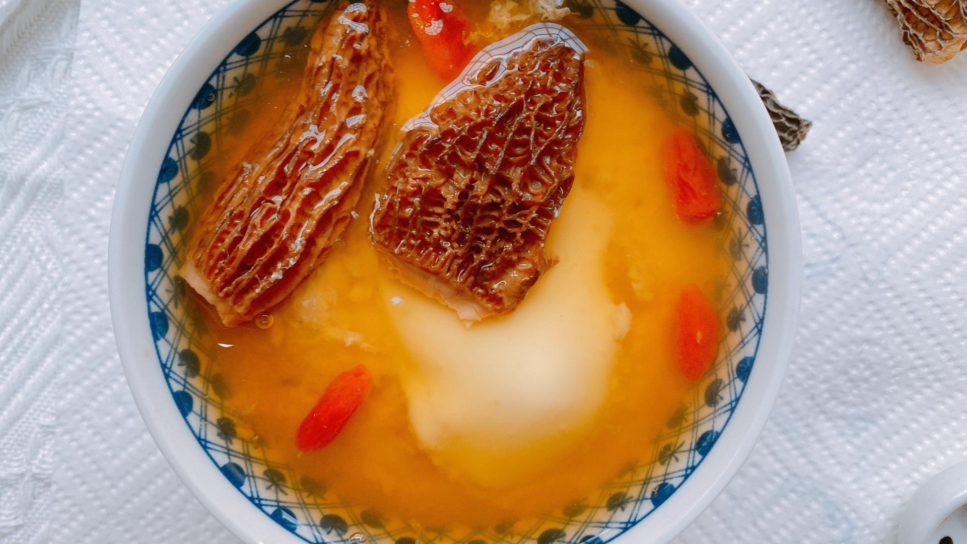 |冬季不要错过羊肚菌山药瘦肉汤，做法简单，汤鲜味美，营养好吸收
