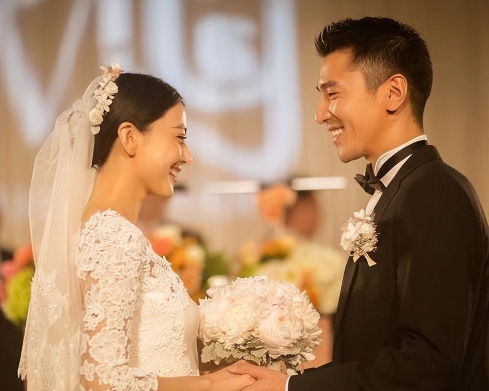 与高圆圆分手后,12年不谈恋爱没有绯闻,47岁娶旺夫妻子后爆红 _于小伟