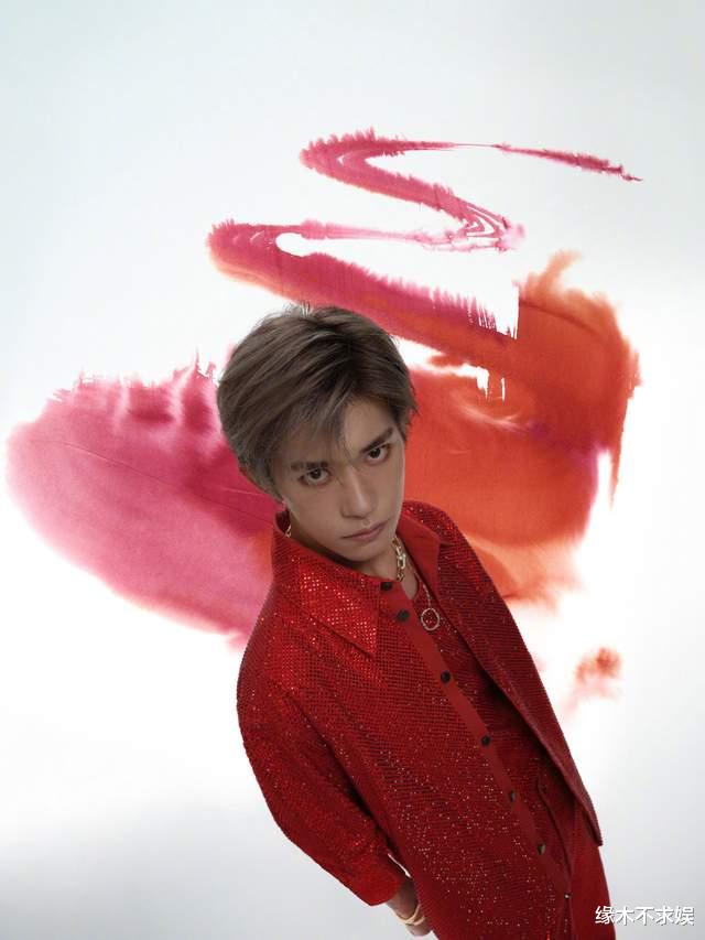 TFBOYS西安演唱会：王俊凯王源发福，易烊千玺爱打扮，身材抢镜！