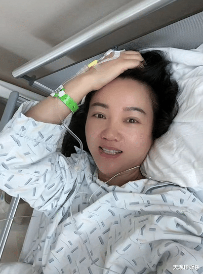 周群|知名主持人周群紧急入院做心脏手术,躺床憔悴插满管,曝术中心慌