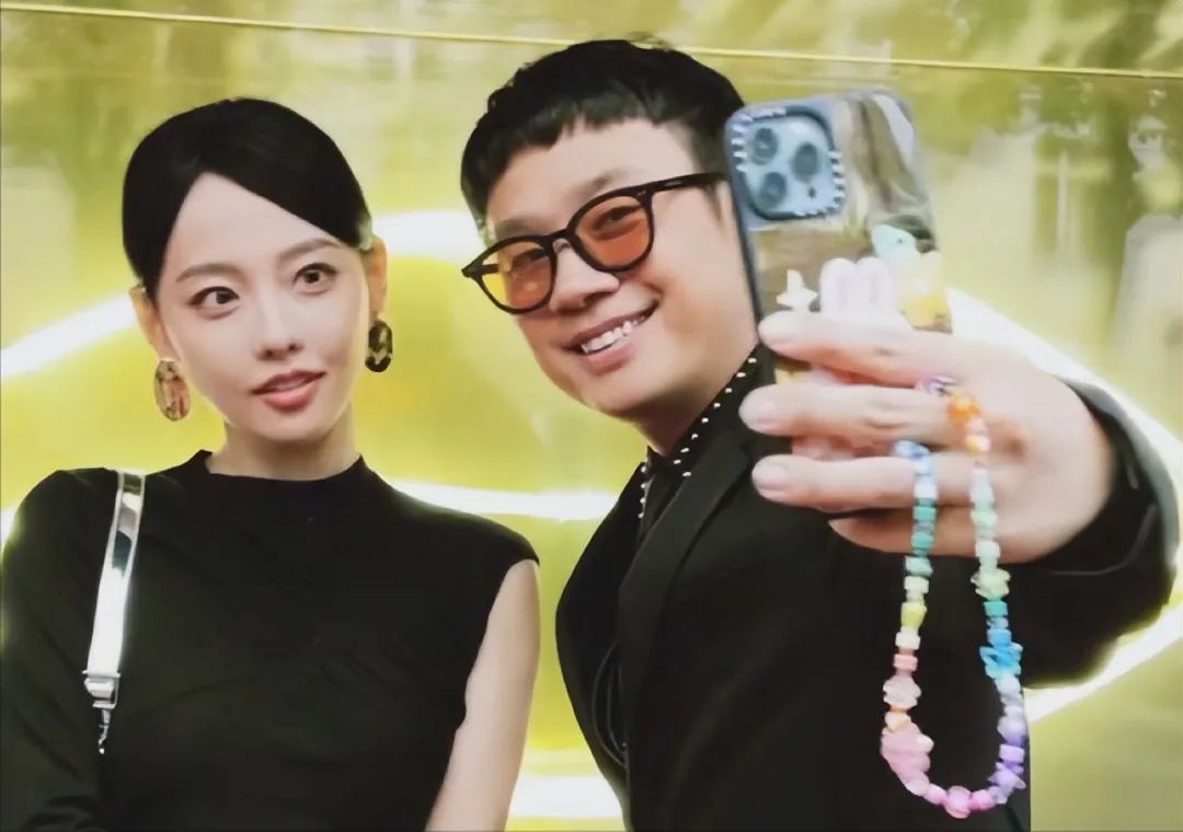 杨颖与张嘉倪疯马秀：被央视一一除名，她俩果然比疯马秀还要疯