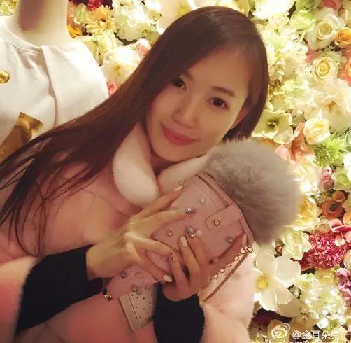 宋喆|马蓉和新欢订婚?带婚戒出镜,曾被曝探监宋喆,花上千万想移民