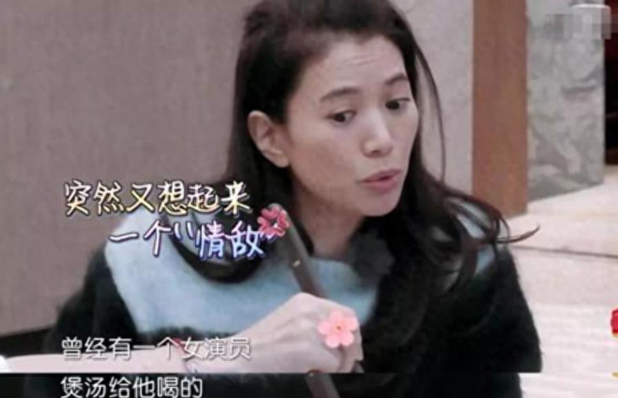 张智霖自曝无性婚姻:结婚十年,就是睡一张床的兄弟!