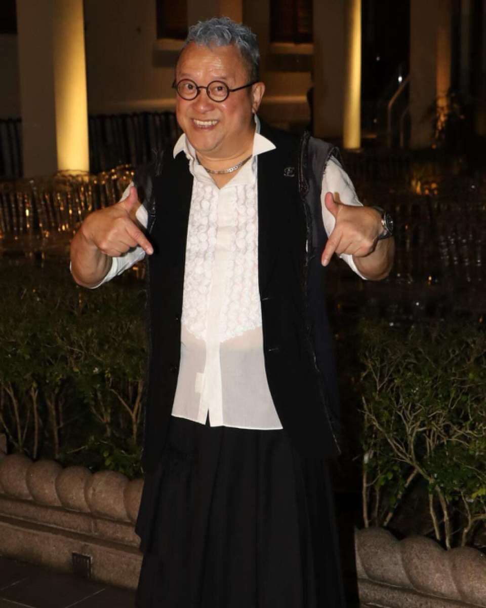 曾志伟|曾志伟70大寿,宴请近100位大咖太隆重,元彪喝嗨直接躺地上拍照!