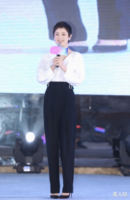 孙俪|孙俪携娃游故宫!一袭印花套装华丽霸气似娘娘回宫,10岁等等身高串太快