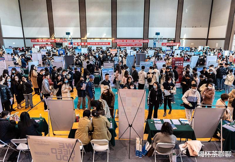 2023年就业形势严峻，应届毕业生出路何在？