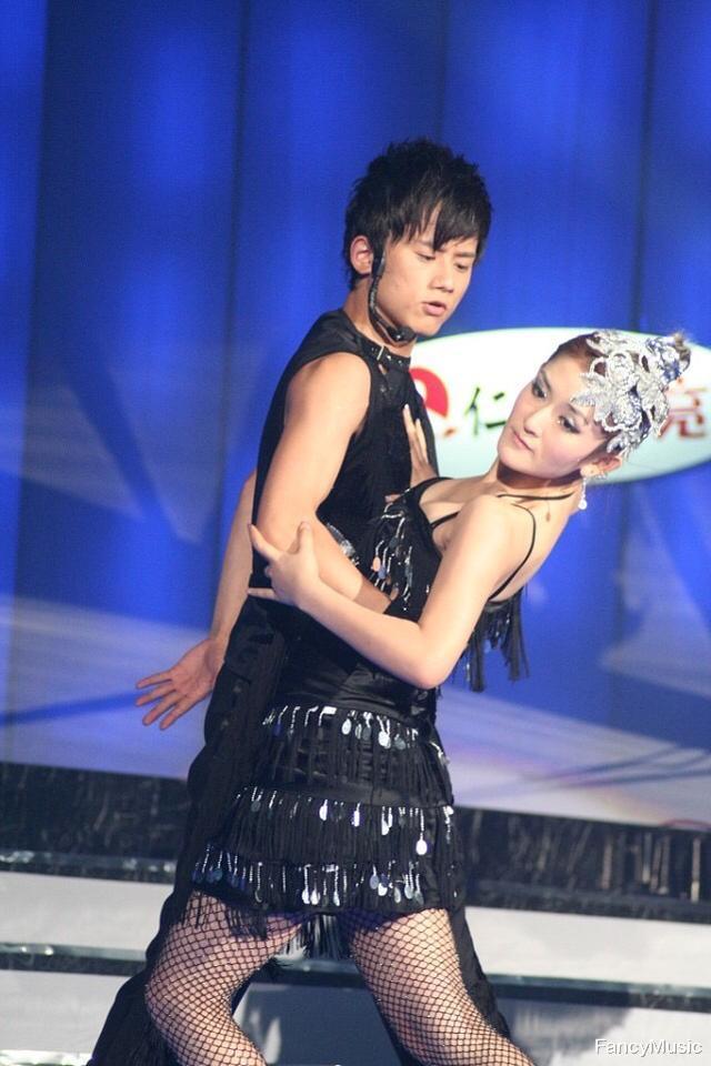 黄子韬的一场演唱会,狠狠地给娱乐圈“偶像派”歌手上了一课!