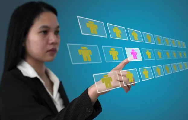 教师|一所县城初中招聘语文教师,有个条件令人费解,网友争相解读