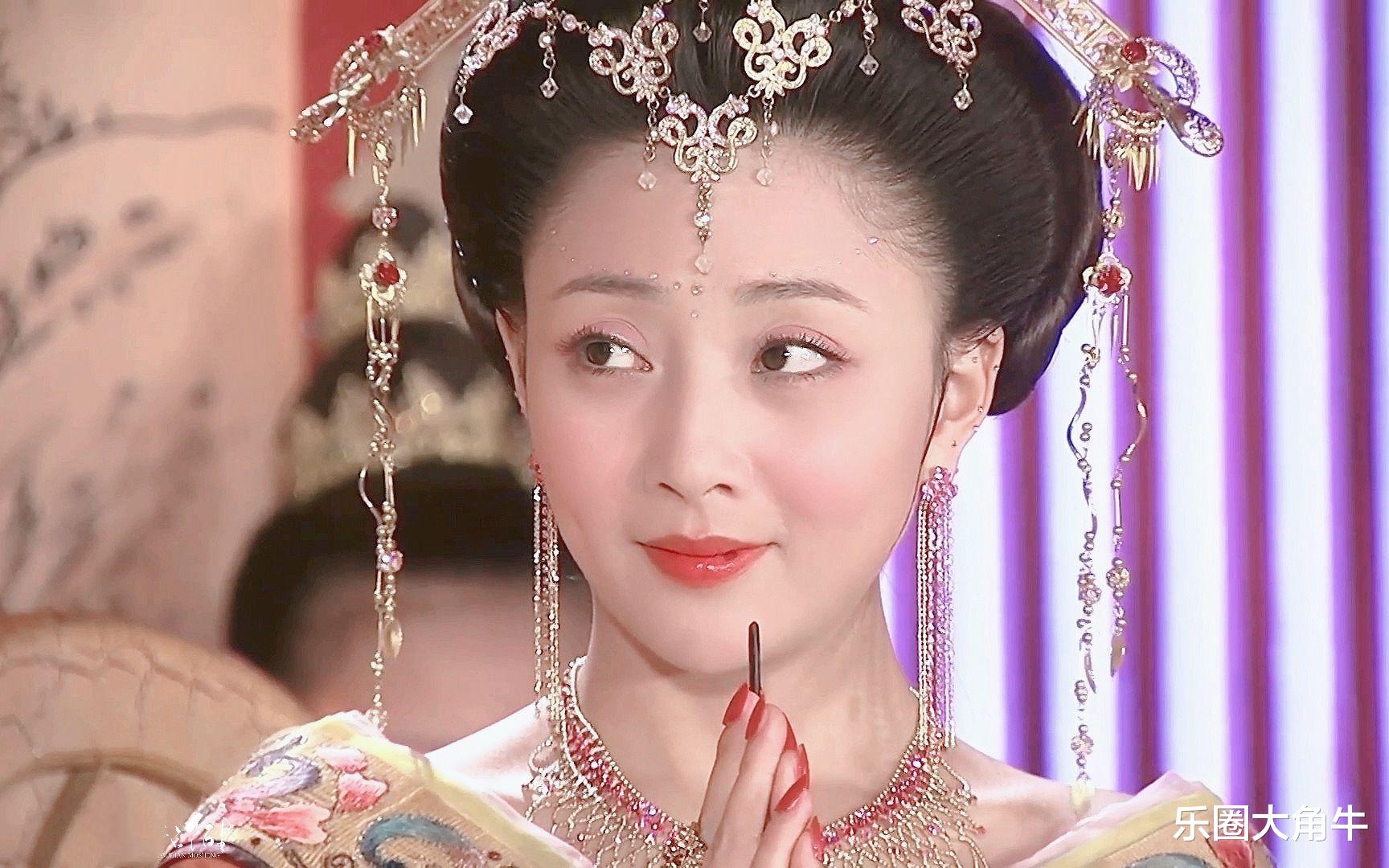 殷桃|殷桃：被入狱的前夫拖累，与国足前锋李金羽恋爱，如今过得还好吗