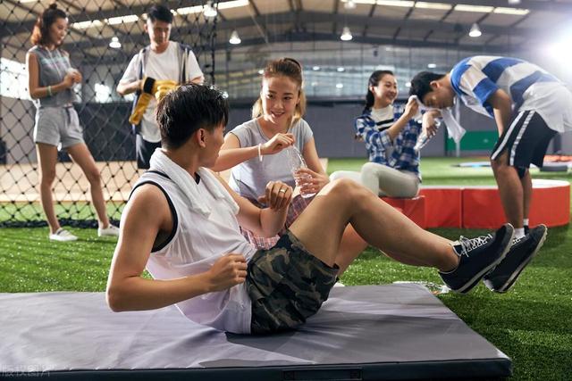 长期撸铁训练 VS 只做有氧的人，二者有什么区别？