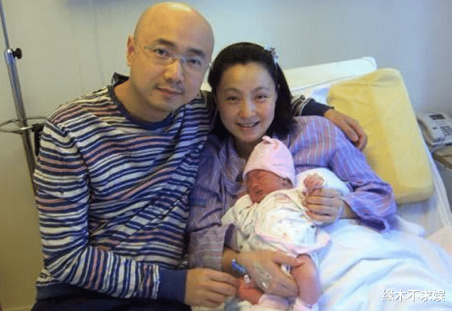 徐峥|51岁陶虹英国被偶遇,满脸斑点、穿搭异常,和徐峥现状反差大!