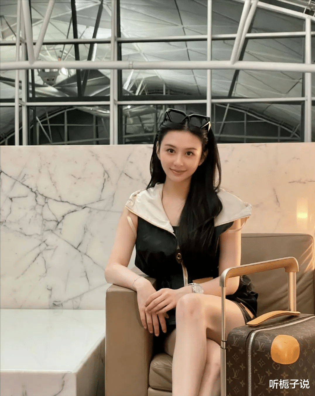 邱淑贞|邱淑贞大女儿近照曝光!现身机场,身材高挑颜值较高,已签约公司