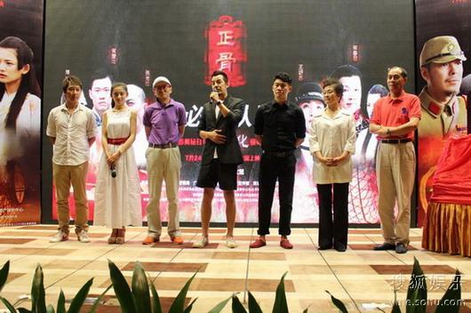 海一天:虽然荧屏上让人恨得咬牙切齿,但是生活中是模范父亲