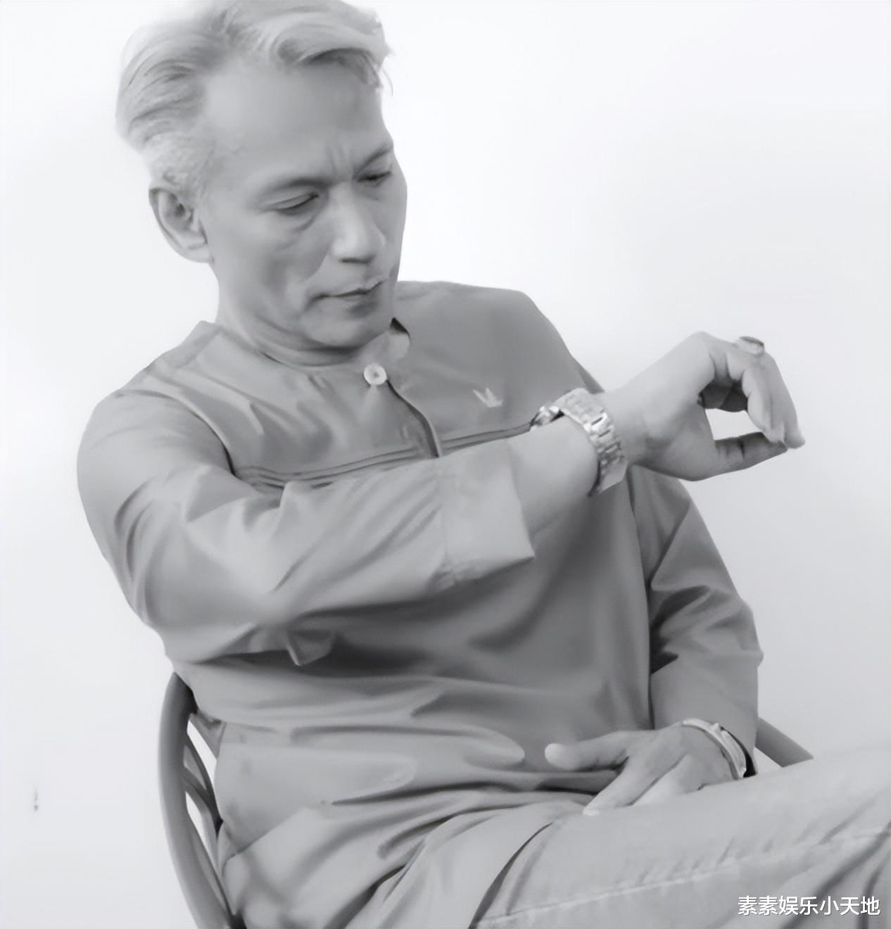 55岁男艺人马德鲁猝死离世，家人公开安葬画面，妻子含泪送别