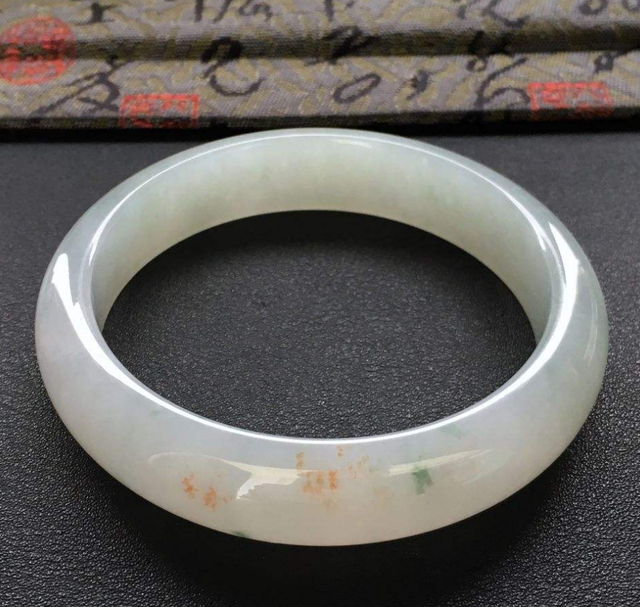 翡翠|绿肥红瘦,浮翠流丹,五彩缤纷的翡翠藏着怎样的四季风情?