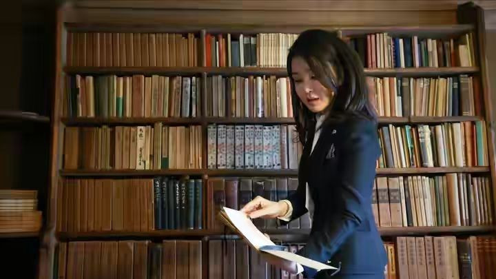 西装 韩国第一夫人出访日本结束！最后一天更把大家美到，像戴假发一样