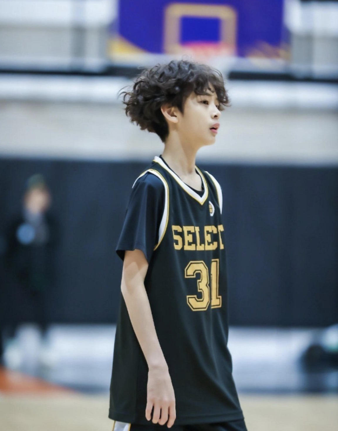 孙俪儿子变化大,一头卷发加漫画腿超洋气,孙俪私服比红毯强太多