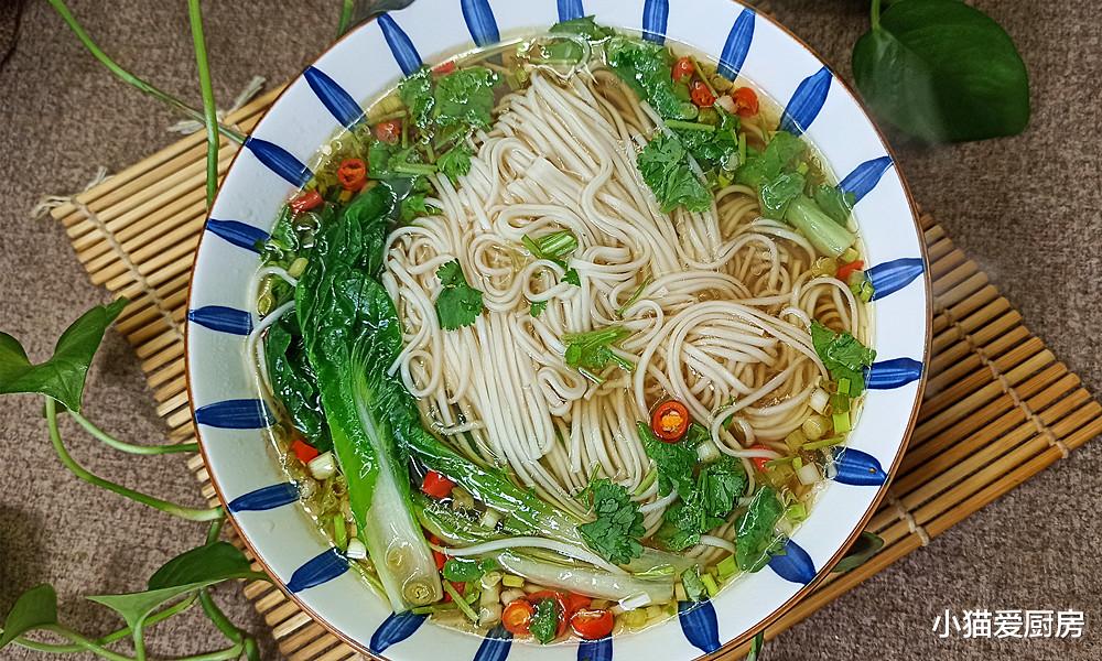 蛋糕|上班人就爱这碗早餐，简单快捷，10分钟出锅，营养味美又好吃