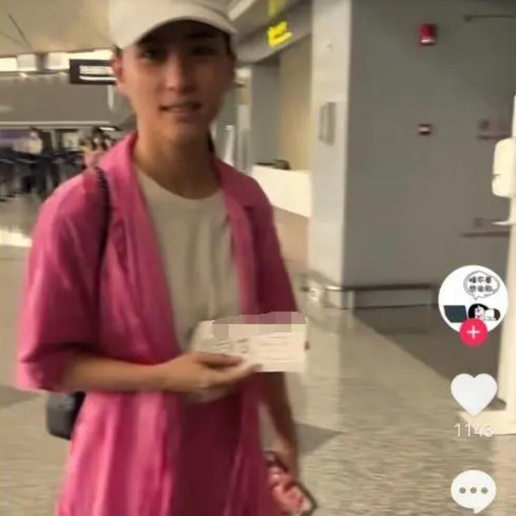 何超莲生娃后首露面,素颜面容憔悴皮肤暗黄,近照被指一脸男相!