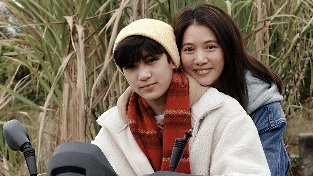 袁咏仪儿子高调辱国惹众怒，本人承认并道歉，张智霖评论区沦陷！