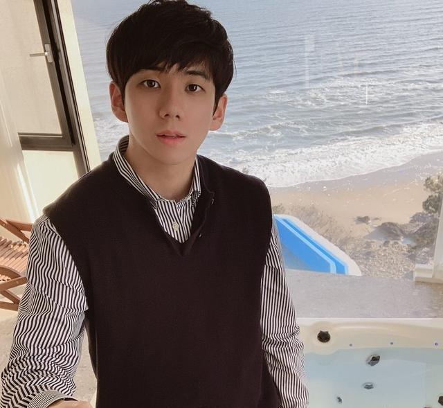 Jisoo童年时期曾被嫌丑?曾因哥姐太好看,被亲戚说像猴子而自卑