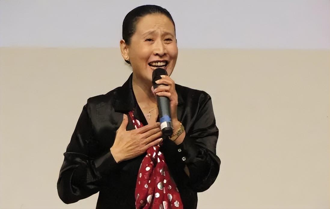 歌唱家远征:80年代红极一时,离婚后远嫁美国,人生现状如何?