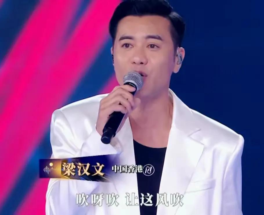 大湾区晚会:张柏芝绝美,李宇春跑调,徐小凤开全麦,港星赢麻了