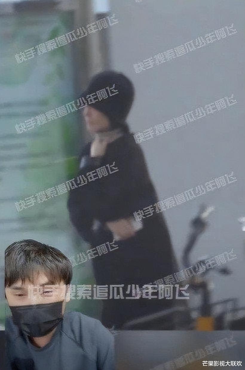 鲁豫相差19岁“母子恋”曝光，疑似已同居，同一单元共用一个车位