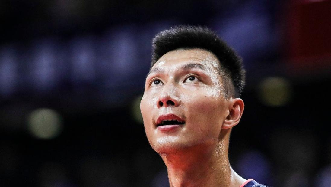 易建联的职业生涯有21年，其实算是非常漫长的，这点很伟大