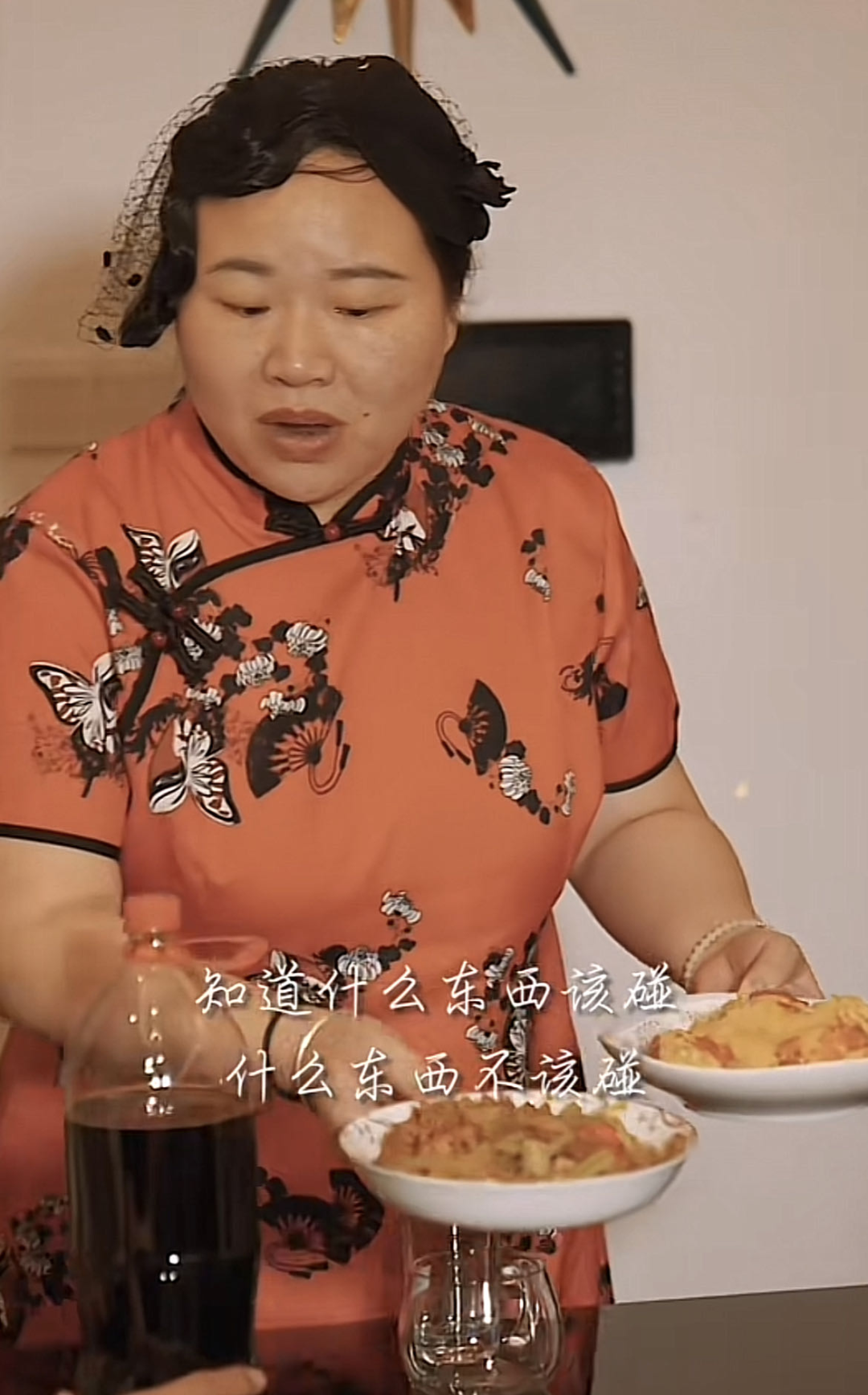 全网疯狂吸粉1000万,160斤空姐变「女神」,网友狂追:求求别断更!