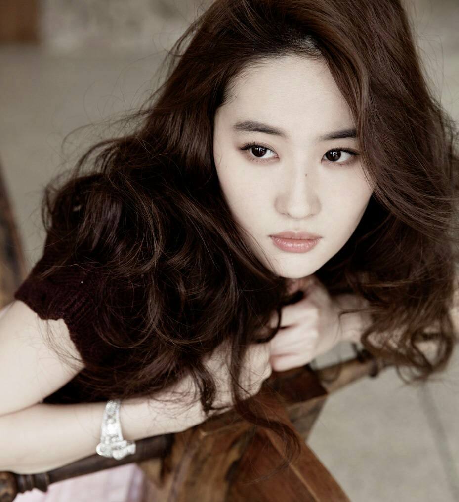 刘亦菲初中清纯照曝光!身材消瘦笑容天真无邪,与出道后判若两人