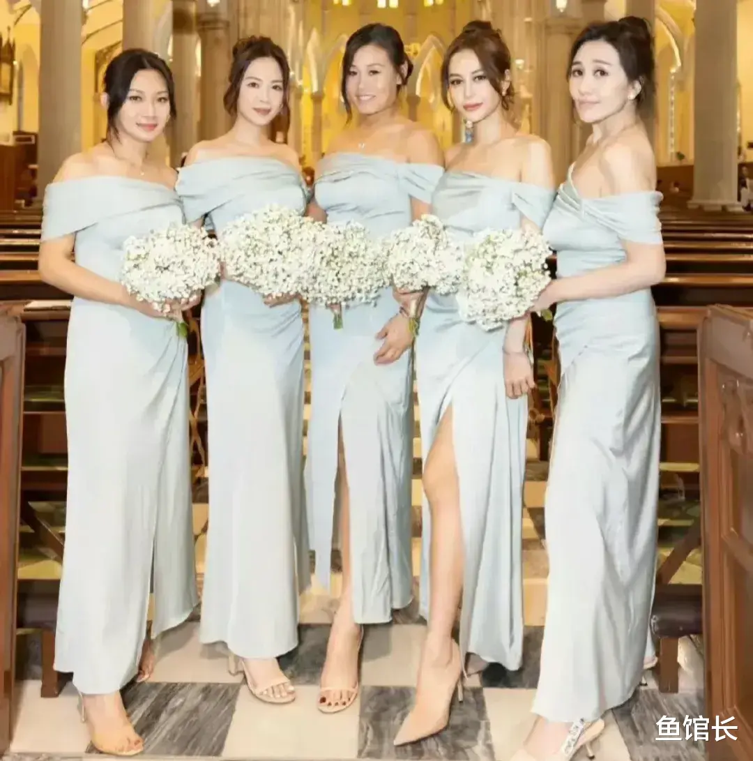 何超盈当伴娘被赞很低调，缩脖子隐藏气质，合影跟林心儿甘当陪衬