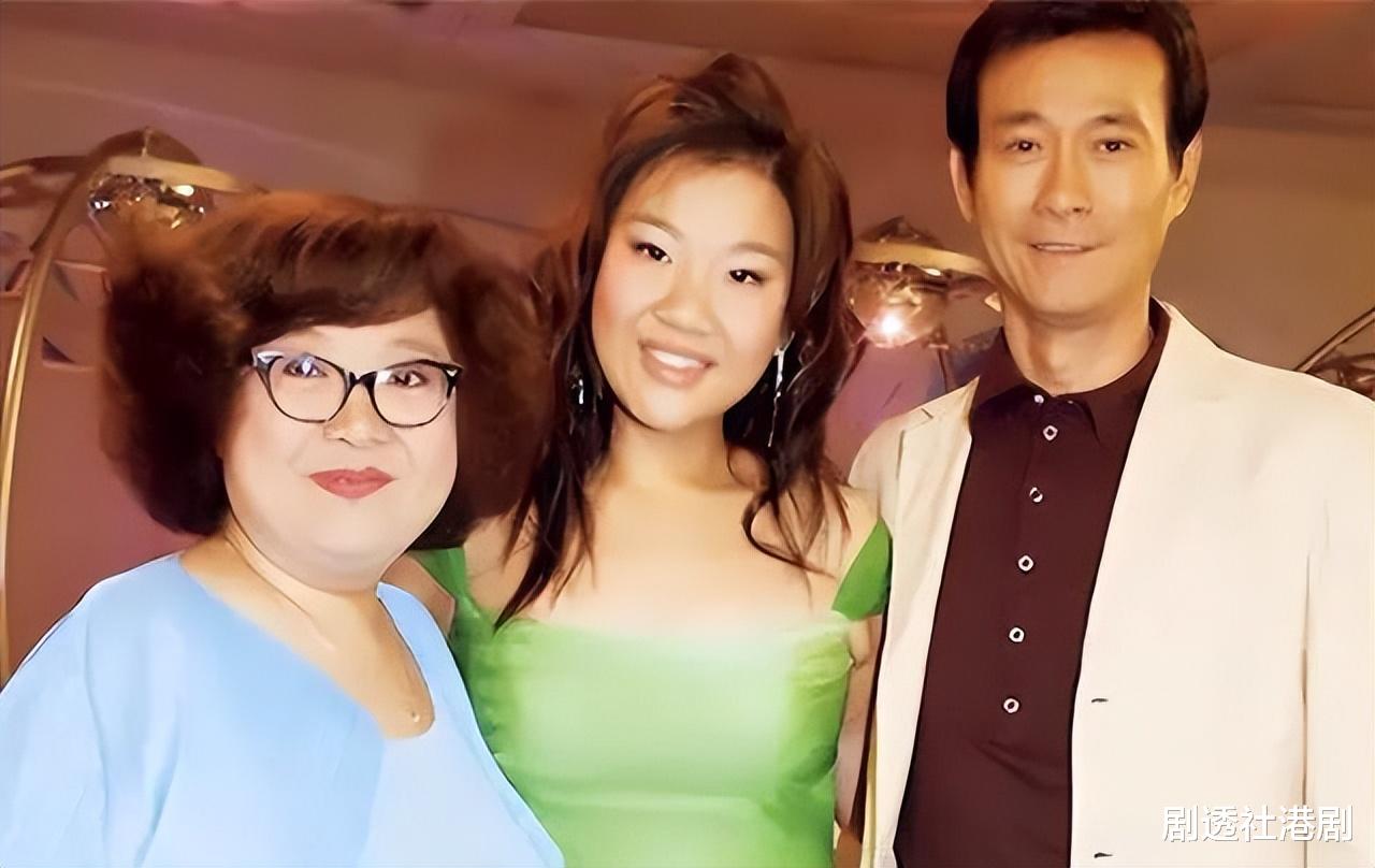 香港著名星二代情绪病复发!自认呼吸都有错,曾一度传出死讯