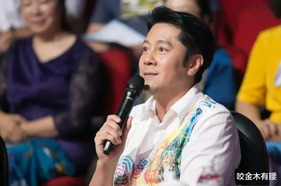 蔡国庆晒小儿子近照,五官帅气俨然小帅哥一枚,爷俩相差整整50岁