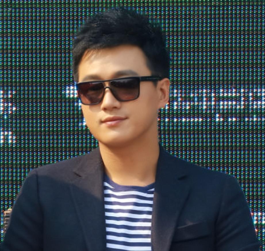 金主入狱，佟大为失踪2年！严屹宽一句话，再次将他推上了风口浪尖