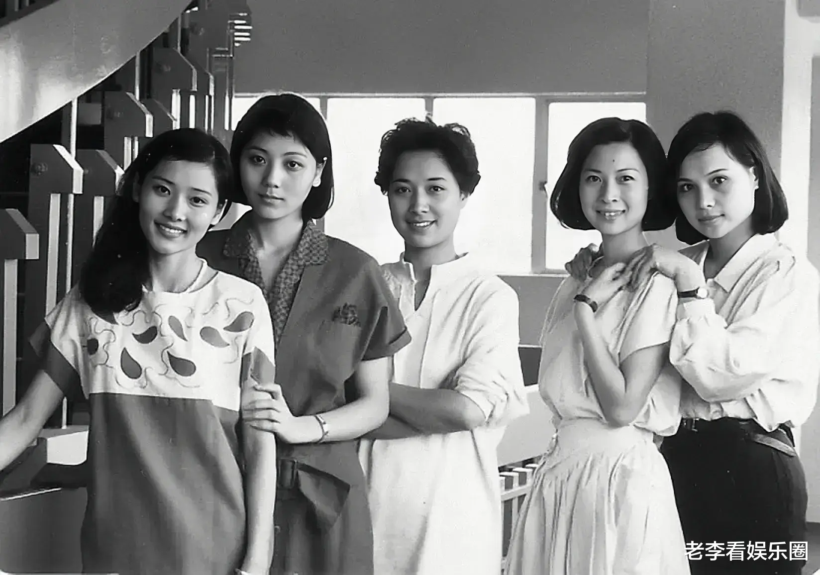 何赛飞与翁虹同框，女人味丝毫不落下风，嗲声嗲气谁又能抵挡呢？