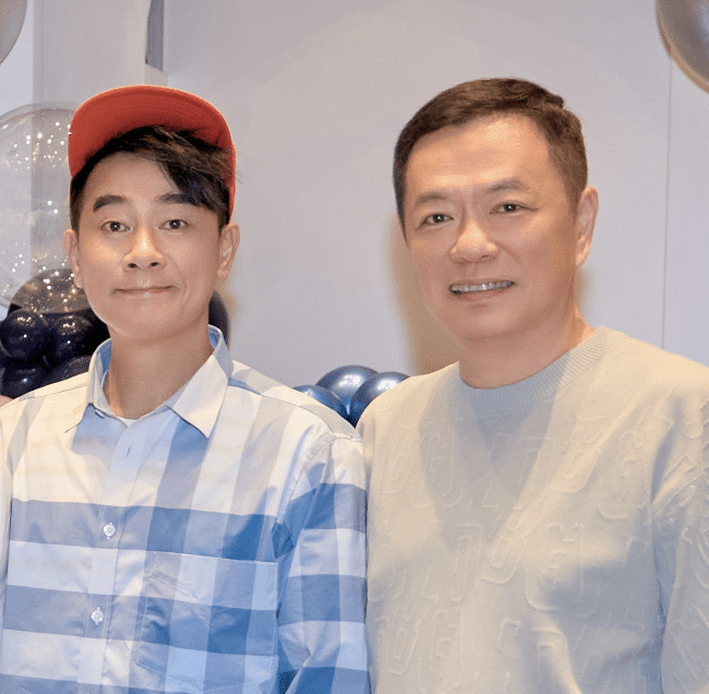 应采儿|应采儿春节晒全家福,和陈小春同框被指像父女,二胎儿子越来越像闺女