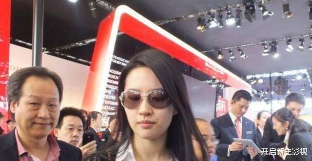 刘亦菲|“豪门金丝雀”刘亦菲的不堪上位史：成也干爹败也干爹