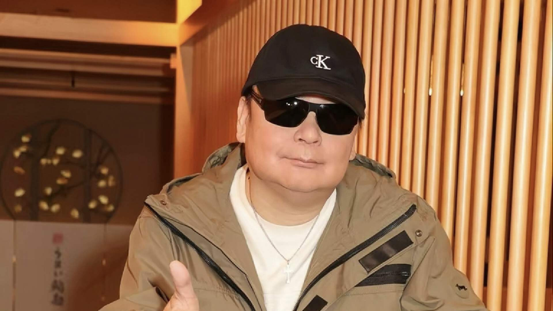 香港知名男星身材发胖到不敢认，曝前女友出轨，分手后立刻堕胎