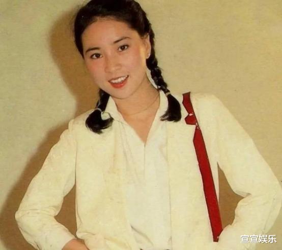 成龙|忍辱负重20年，林凤娇拿到成龙几百亿资产后，装都懒得装了？